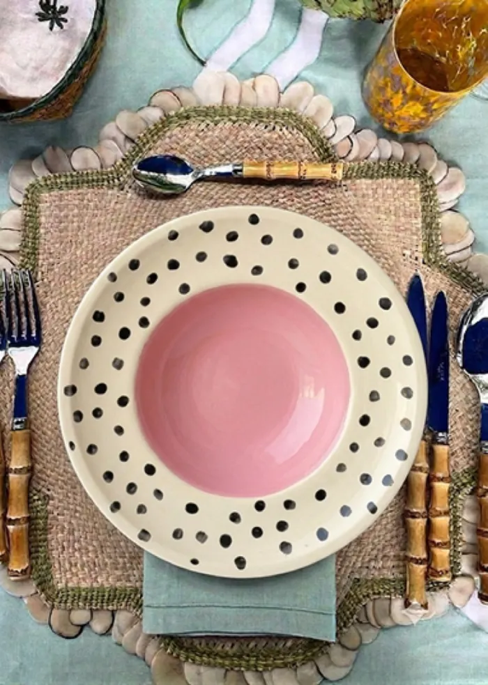 Koukkída styled on the CHELÓNA table